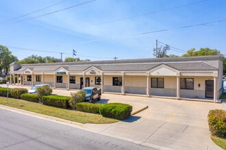 101 N Campbell Dr, Haysville, KS for rent Building Photo- Image 1 of 7