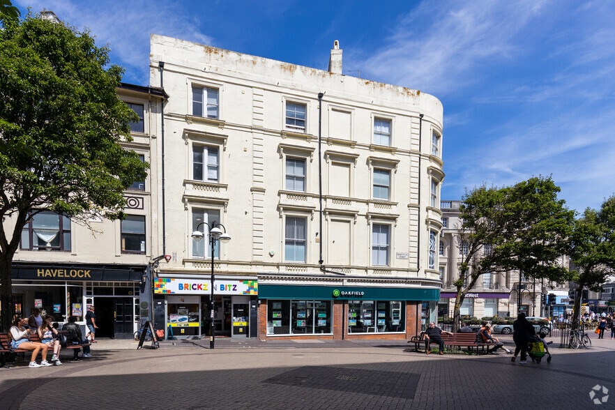 59 Robertson St, Hastings to rent - Building Photo - Image 3 of 4