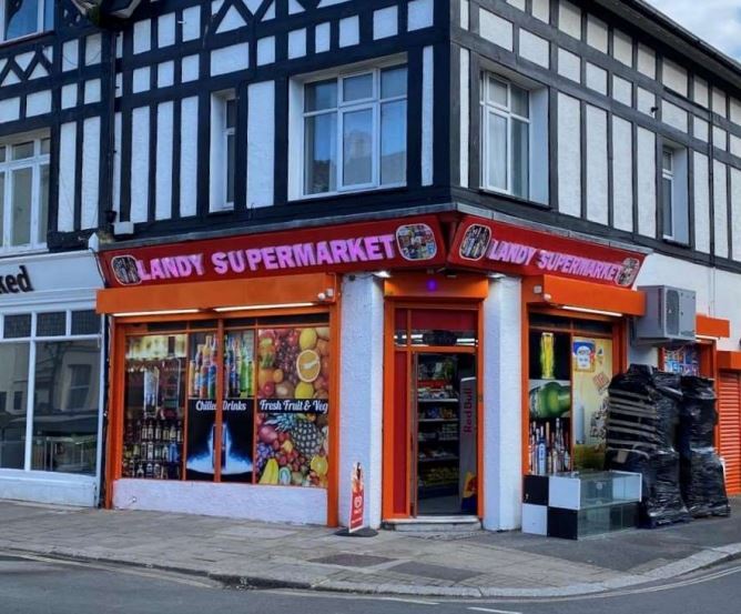 33 Rowlands Rd, Worthing BN11 3JJ UK