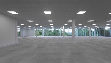 Parkway, Fareham to rent Interior Photo- Image 1 of 6