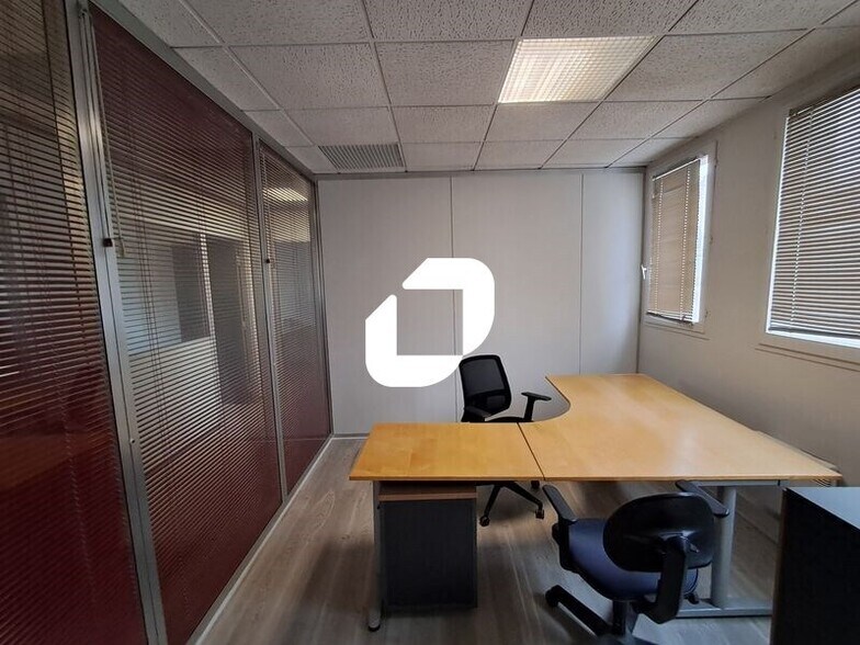 Office in Montrouge to rent - Building Photo - Image 2 of 30