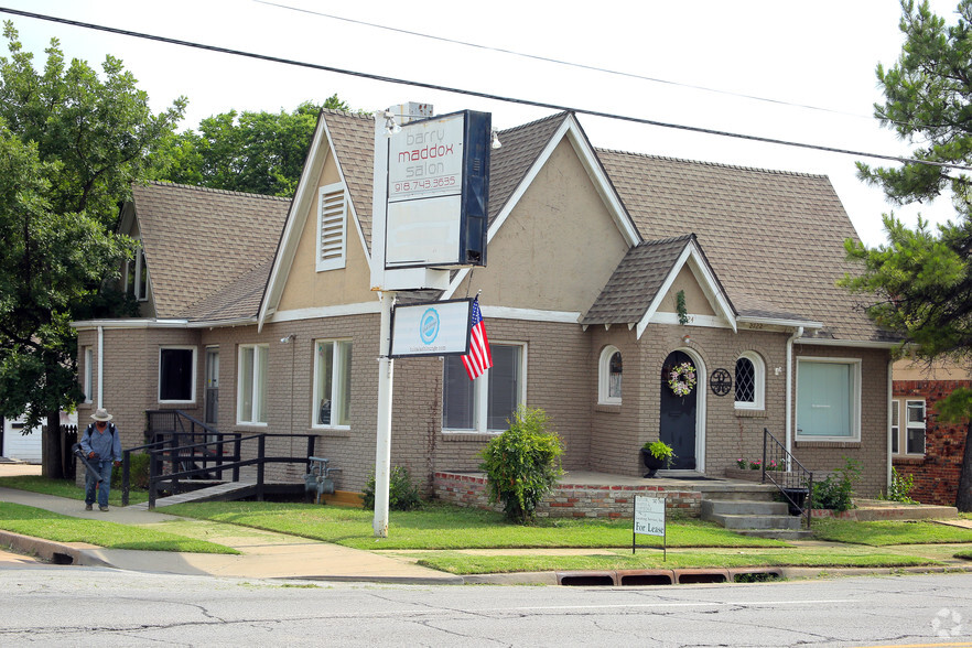 2722-2724 E 15th St, Tulsa, OK for rent - Primary Photo - Image 1 of 5