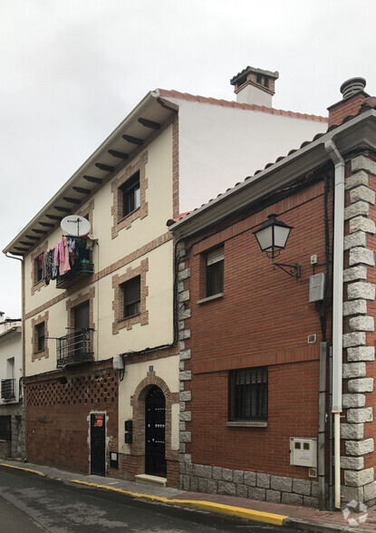 Calle Pizarro, 31, Pedrezuela, Madrid for rent - Primary Photo - Image 1 of 2