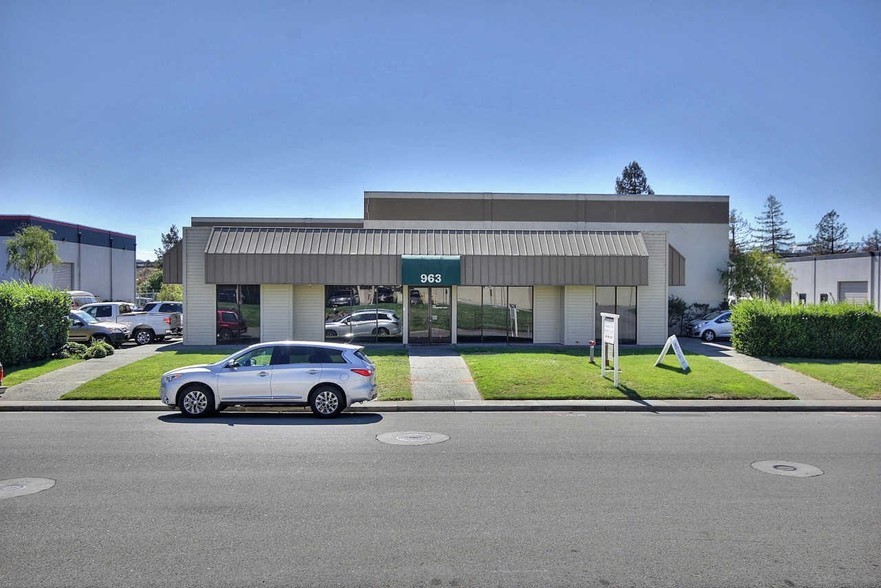 963 Transport Way, Petaluma, CA for rent - Building Photo - Image 1 of 11