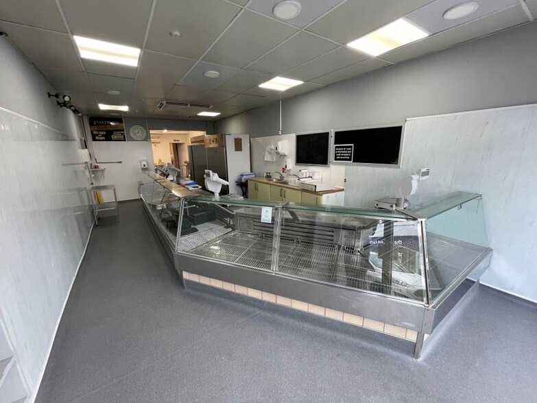 75 High St, Great Yarmouth for sale - Interior Photo - Image 3 of 10