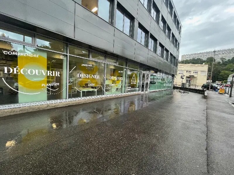 Location Bureaux 64 m² - Photo 1