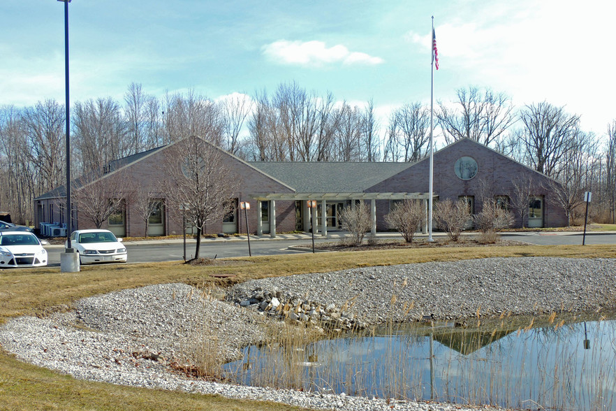 19850 Gibraltar Rd, Gibraltar, MI for sale - Primary Photo - Image 1 of 1