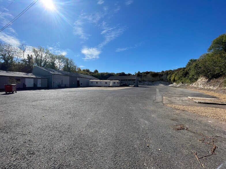 Downton Rd, Salisbury to rent - Building Photo - Image 3 of 3