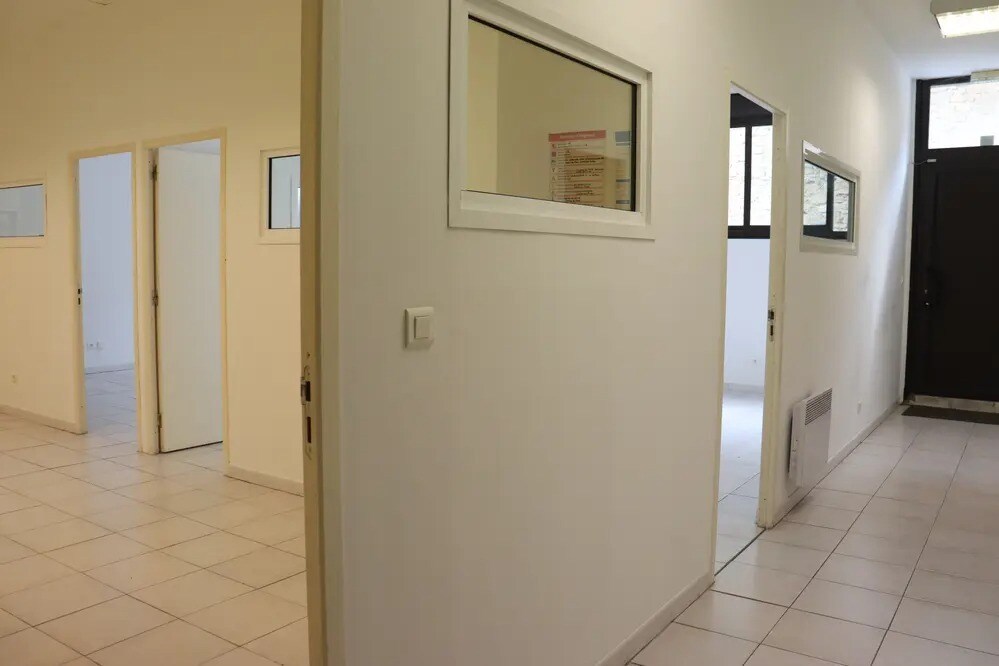 Office in Salon-de-Provence for sale Interior Photo- Image 1 of 5