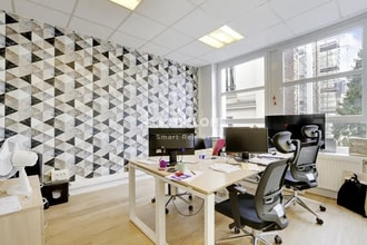Office in Neuilly-sur-Seine to rent Interior Photo- Image 1 of 11