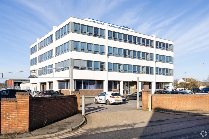 New Rd, Rainham for sale - Primary Photo - Image 1 of 1