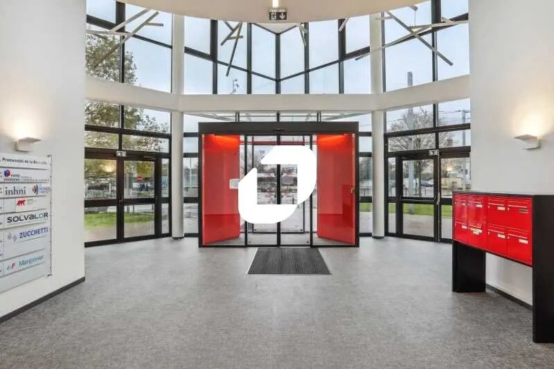 Office in Gennevilliers to rent - Lobby - Image 2 of 14
