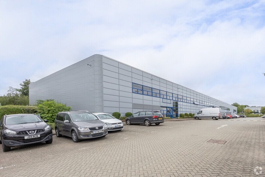 Tanners Dr, Milton Keynes to rent - Primary Photo - Image 3 of 4