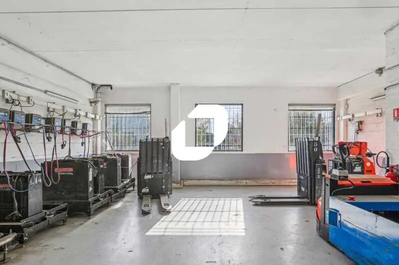 Light Industrial in Lisses to rent Interior Photo- Image 1 of 11