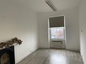 The Square, Cheltenham for rent Interior Photo- Image 1 of 3