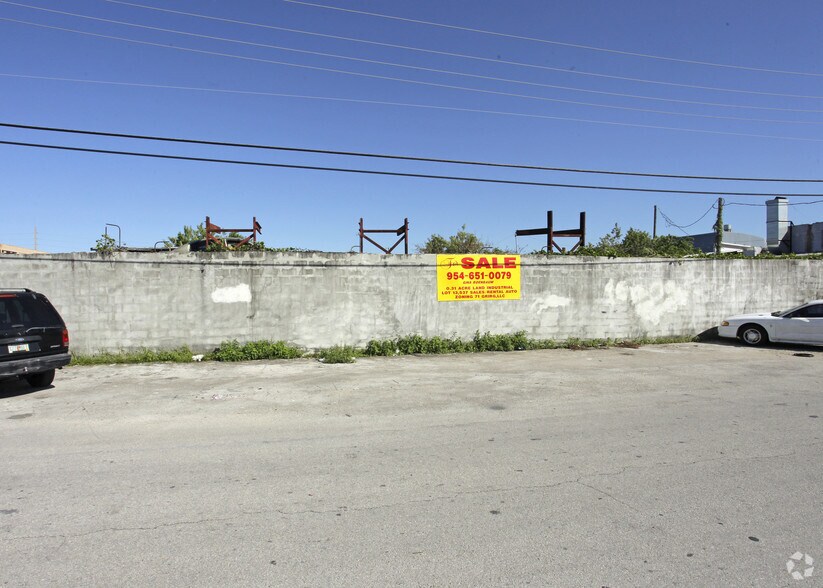 2363 E 11th Ave, Hialeah, FL for sale - Primary Photo - Image 2 of 21