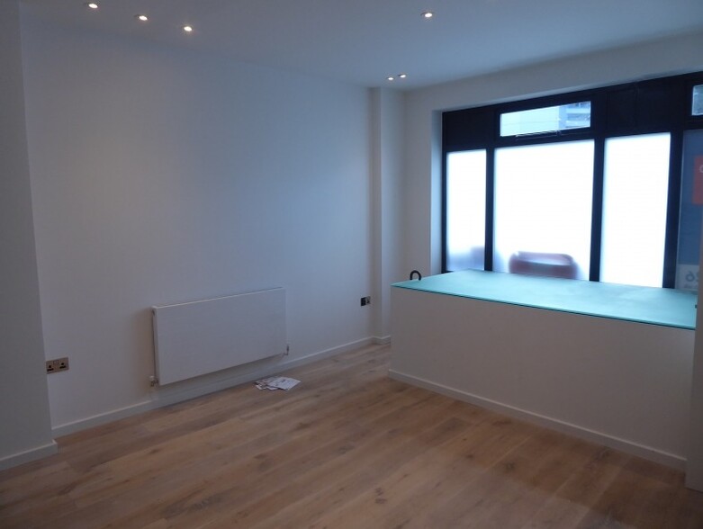 160-164 Pentonville Rd, London for rent - Interior Photo - Image 3 of 7