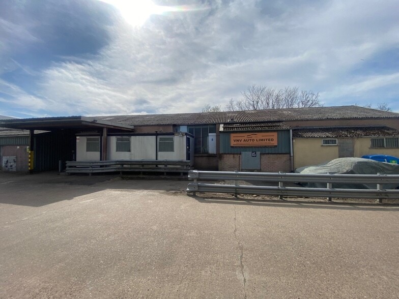 Stafford Rd, Wolverhampton to rent - Building Photo - Image 1 of 3