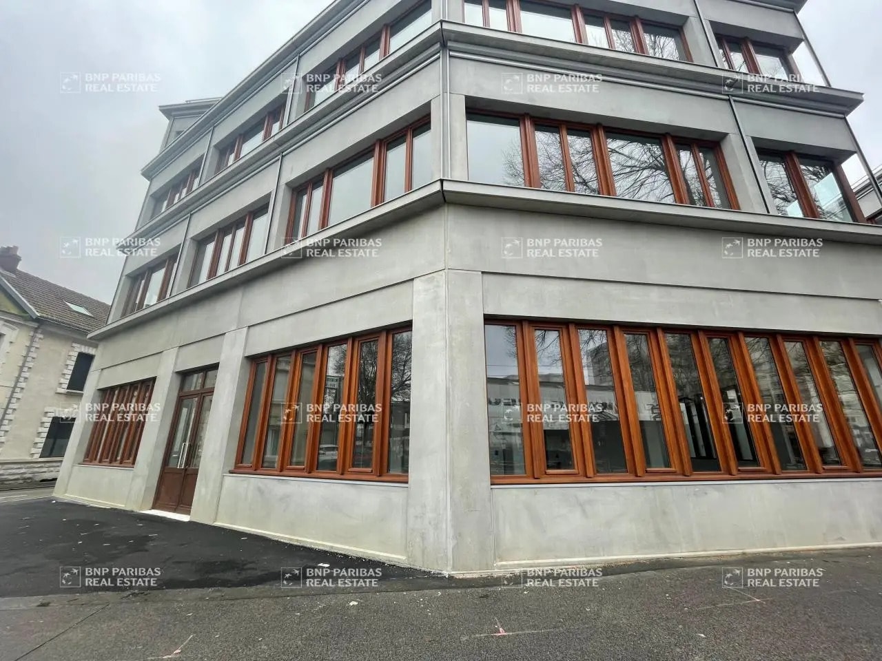 Retail in Nantes to rent Building Photo- Image 1 of 6