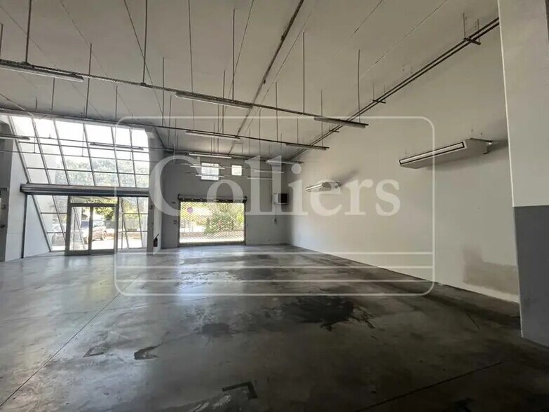 Light Industrial in Aubagne to rent - Building Photo - Image 2 of 6