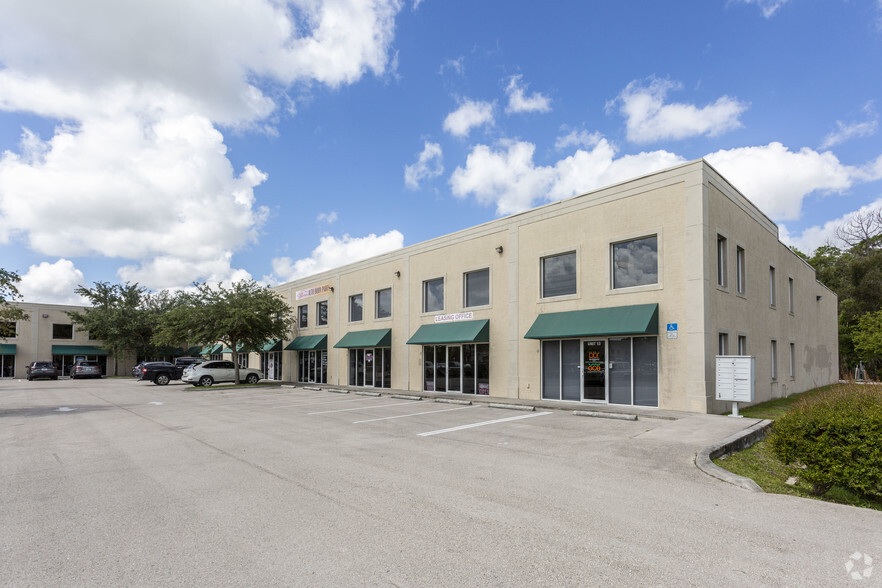 13723 Jetport Commerce Pky, Fort Myers, FL for rent - Primary Photo - Image 1 of 3