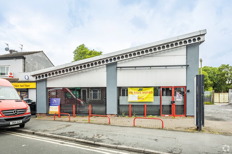 383-389 New Hall Ln, Preston to rent - Building Photo - Image 2 of 3