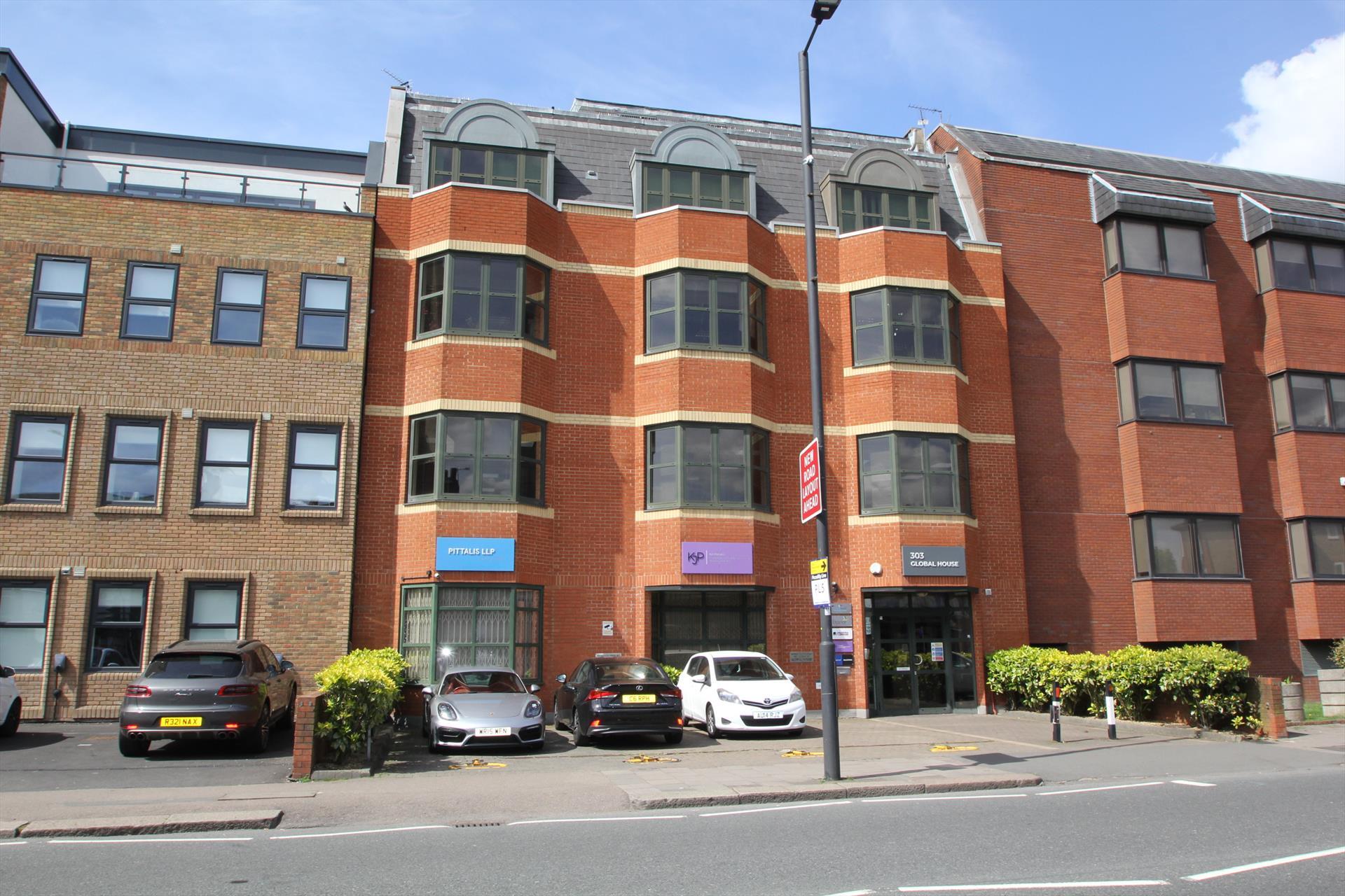 303 Ballards Ln, London for sale Primary Photo- Image 1 of 1