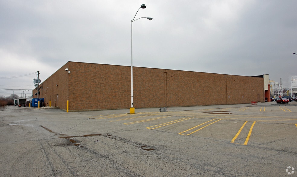 7000 S Pulaski Rd, Chicago, IL for rent - Building Photo - Image 3 of 10