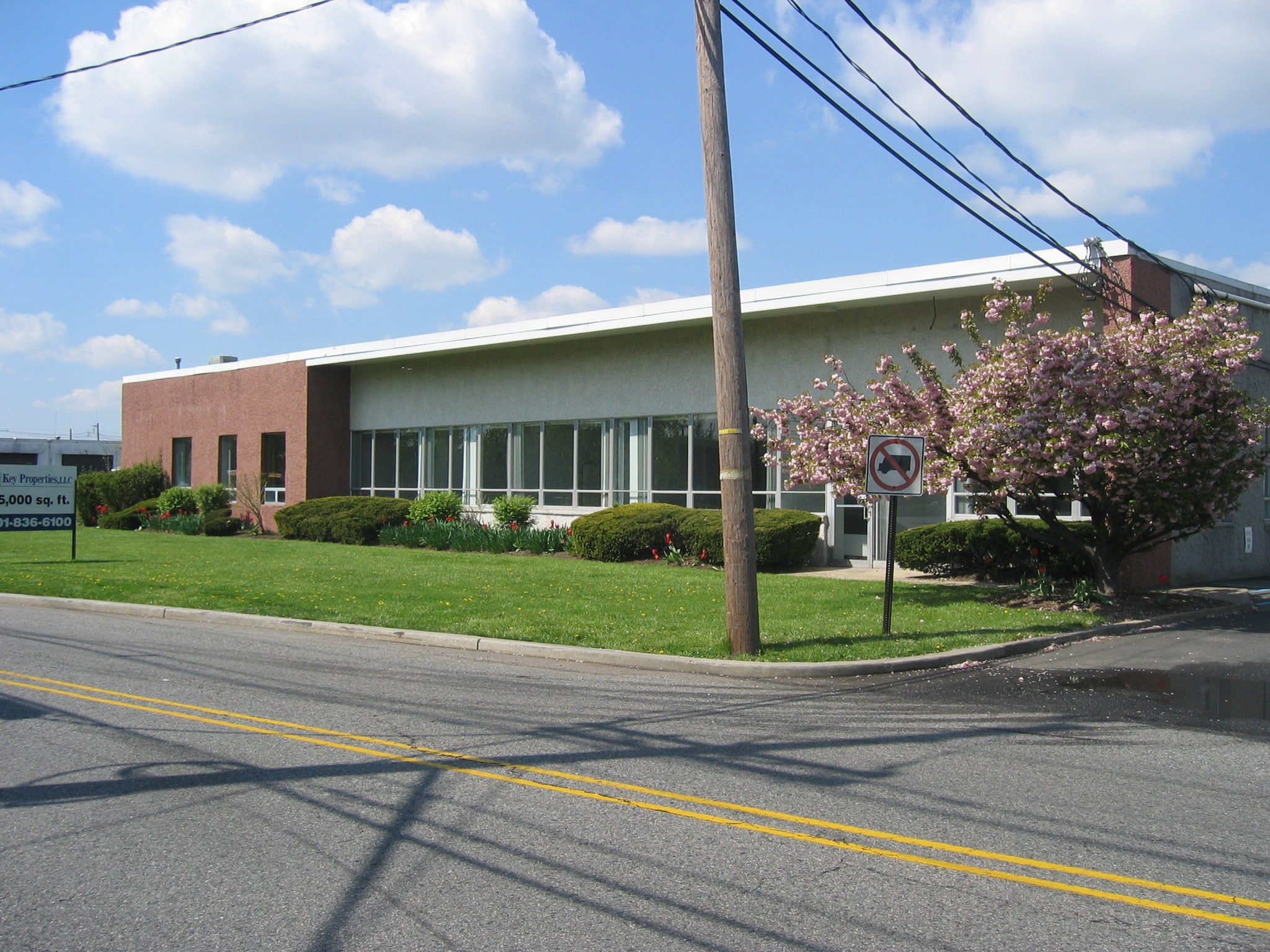 120 Commerce Rd, Carlstadt, NJ to rent Building Photo- Image 1 of 4