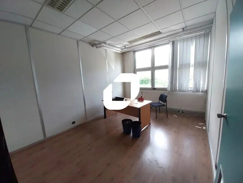 Office in Villiers-sur-Marne to rent - Interior Photo - Image 2 of 9