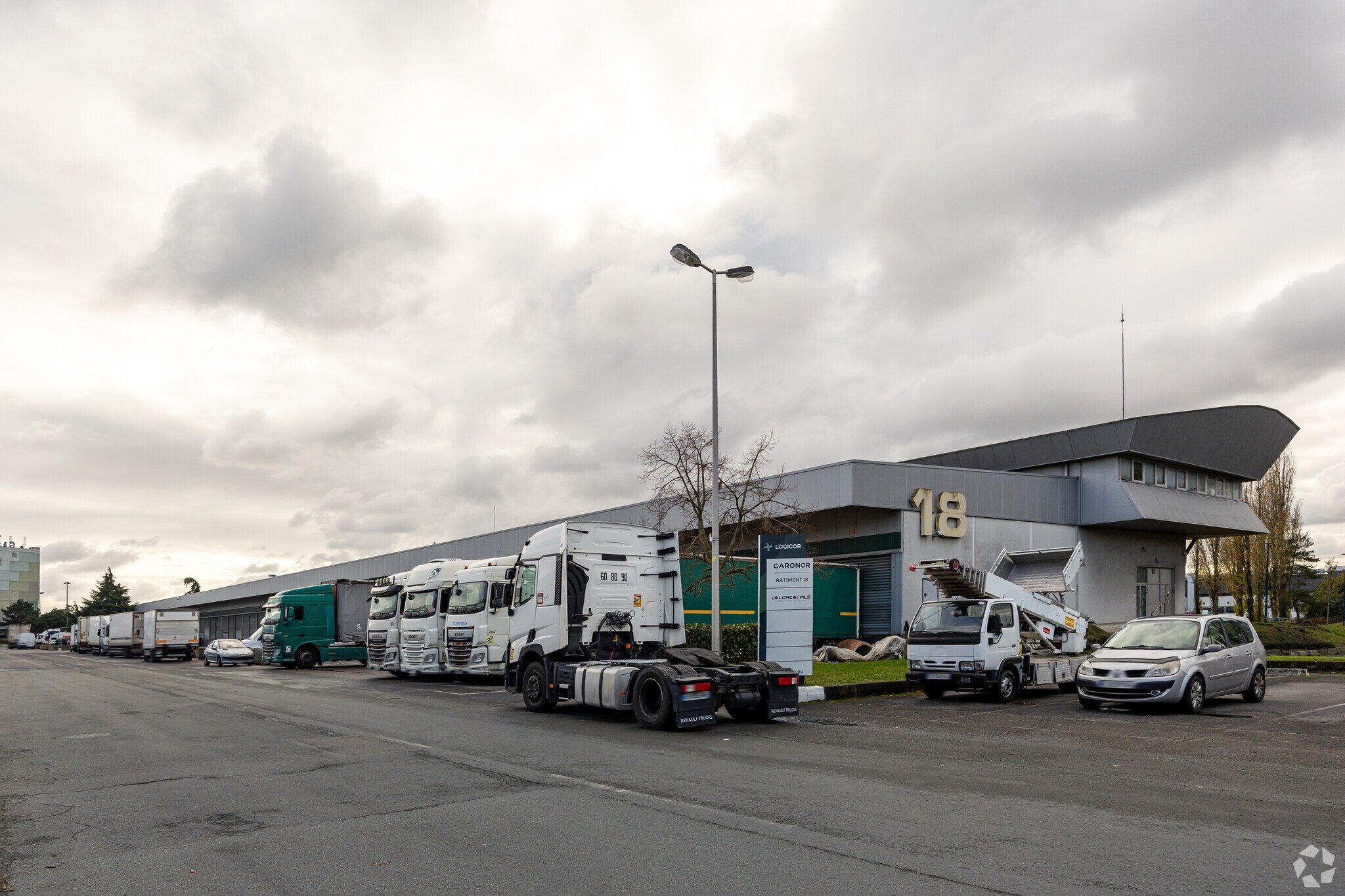 21 Garonor Batiment, Aulnay-sous-Bois to rent Primary Photo- Image 1 of 4