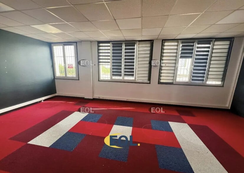 Light Industrial in Bobigny to rent - Interior Photo - Image 2 of 17