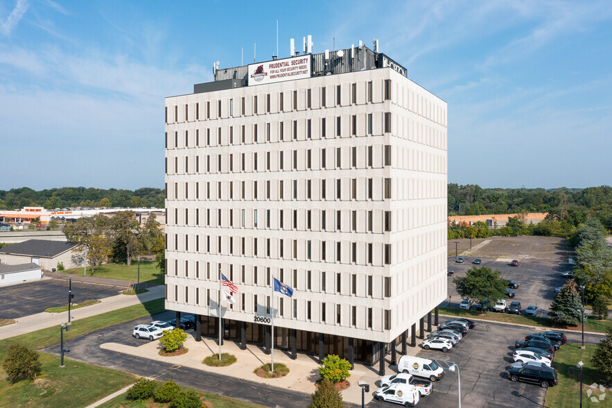 20600 Eureka Rd, Taylor, MI for sale - Primary Photo - Image 1 of 6