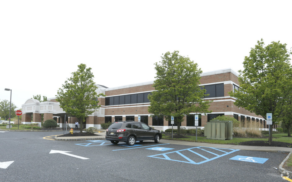 100 Commons Way, Holmdel, NJ for rent - Building Photo - Image 1 of 13