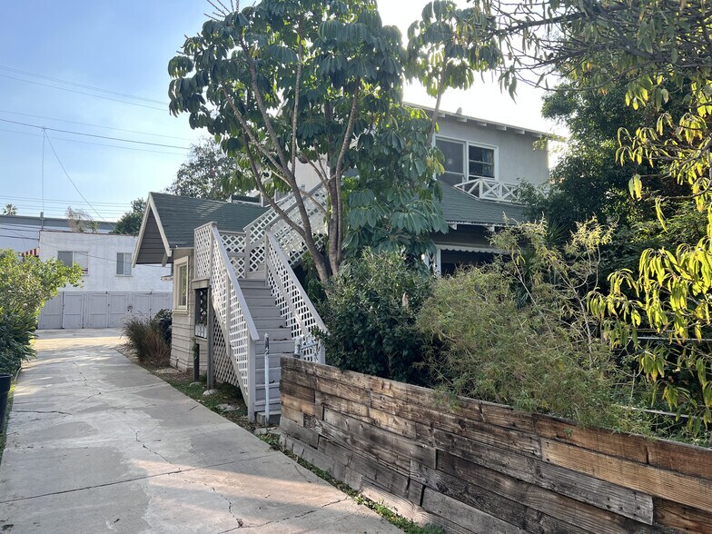 5814 Virginia Ave, Los Angeles 90038