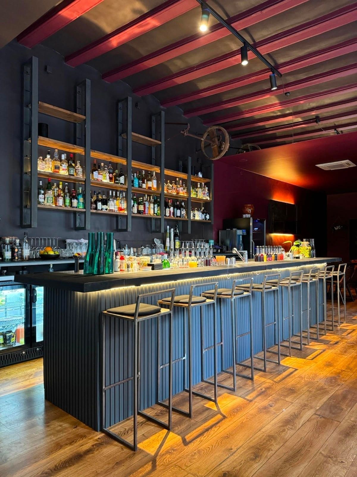 Retail in Barcelona, Barcelona to rent Interior Photo- Image 1 of 9