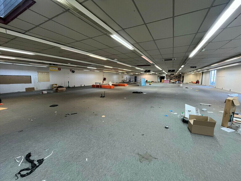 Retail in Couilly-Pont-aux-Dames to rent - Interior Photo - Image 2 of 6