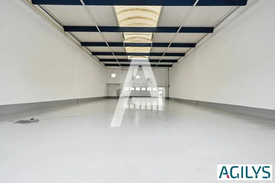 Light Industrial in Bonneuil-sur-Marne to rent - Interior Photo - Image 1 of 6