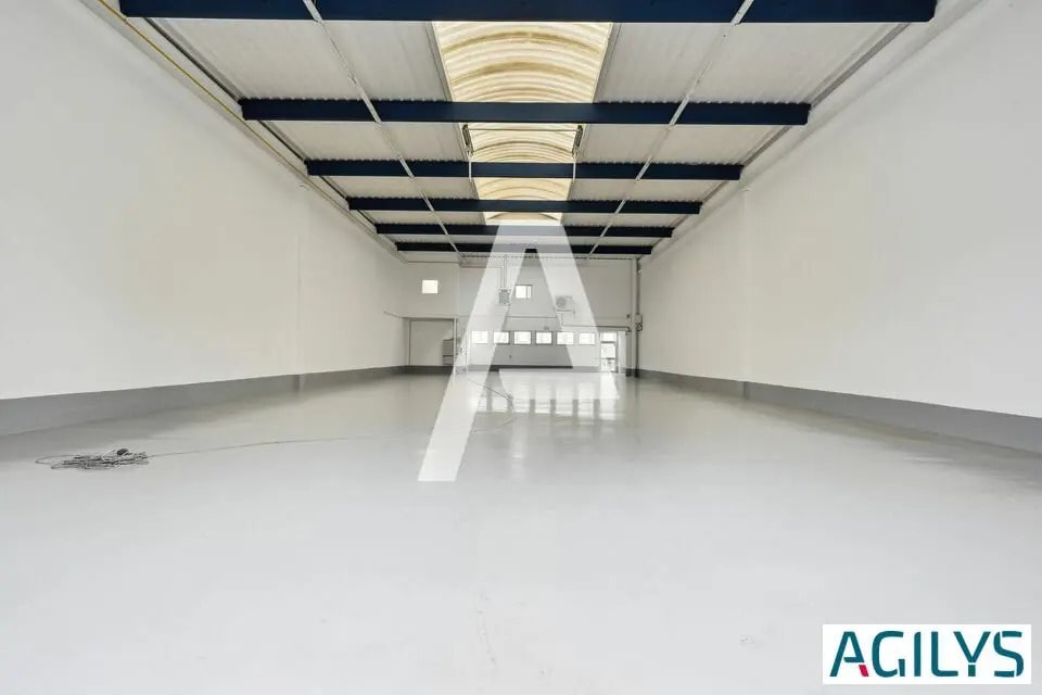 Light Industrial in Bonneuil-sur-Marne to rent Interior Photo- Image 1 of 7