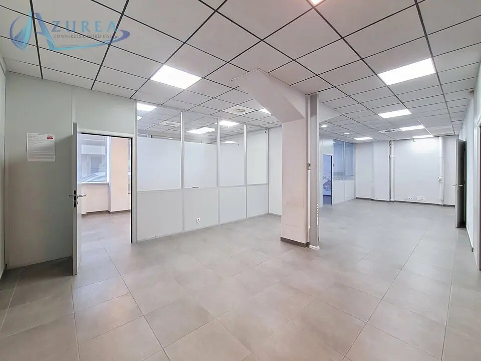 Location Commerce 280 m² - Photo 1