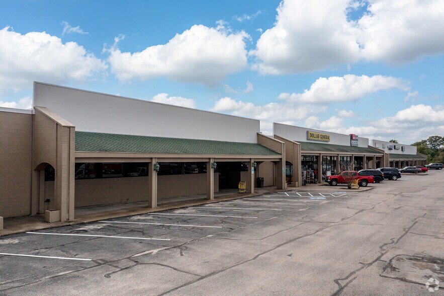 1100-1116 E Mulberry St, Angleton, TX for rent - Building Photo - Image 1 of 6