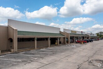 1100-1116 E Mulberry St, Angleton, TX for rent Building Photo- Image 1 of 7