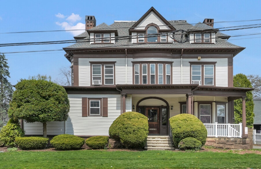 295 Montgomery St, Bloomfield, NJ to rent - Building Photo - Image 1 of 41