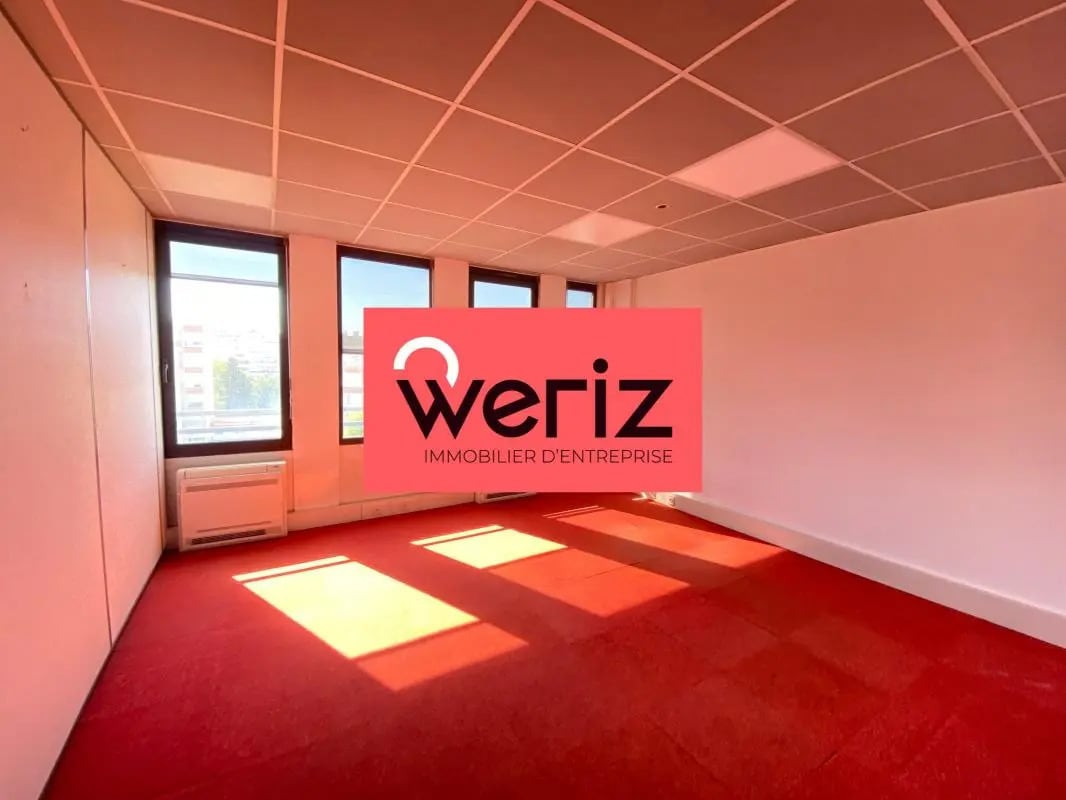 Office in Marseille to rent Interior Photo- Image 1 of 9