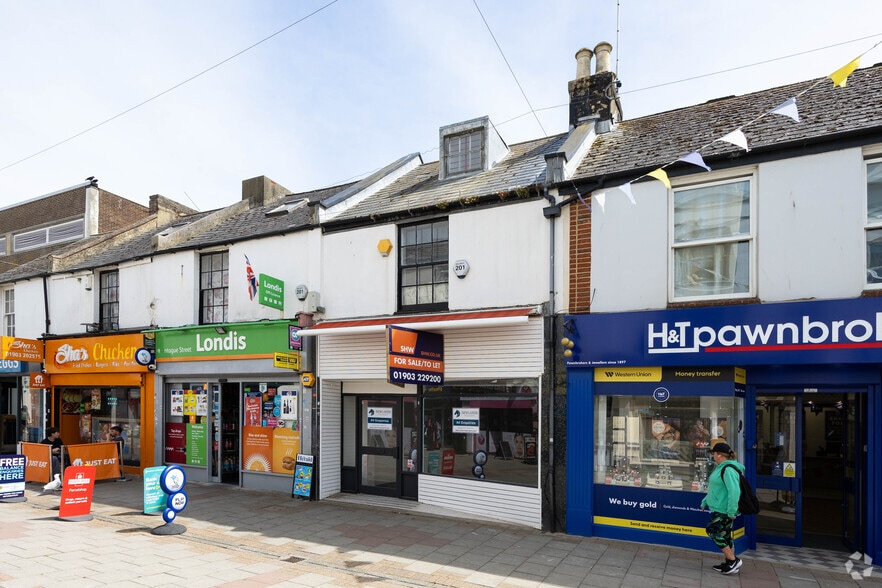 117 Montague St, Worthing to rent - Primary Photo - Image 1 of 2