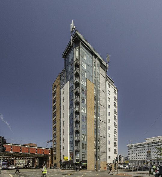 21 New Bailey St, Salford to rent - Primary Photo - Image 1 of 9