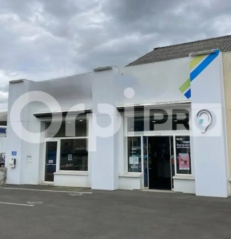 Retail in Saran to rent Building Photo- Image 1 of 6