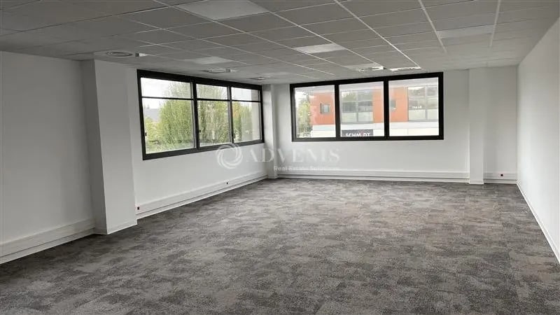 Location Bureaux 77 m² - Photo 1
