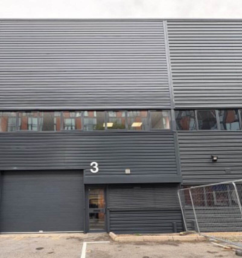 Cowley Rd, London to rent Building Photo- Image 1 of 3