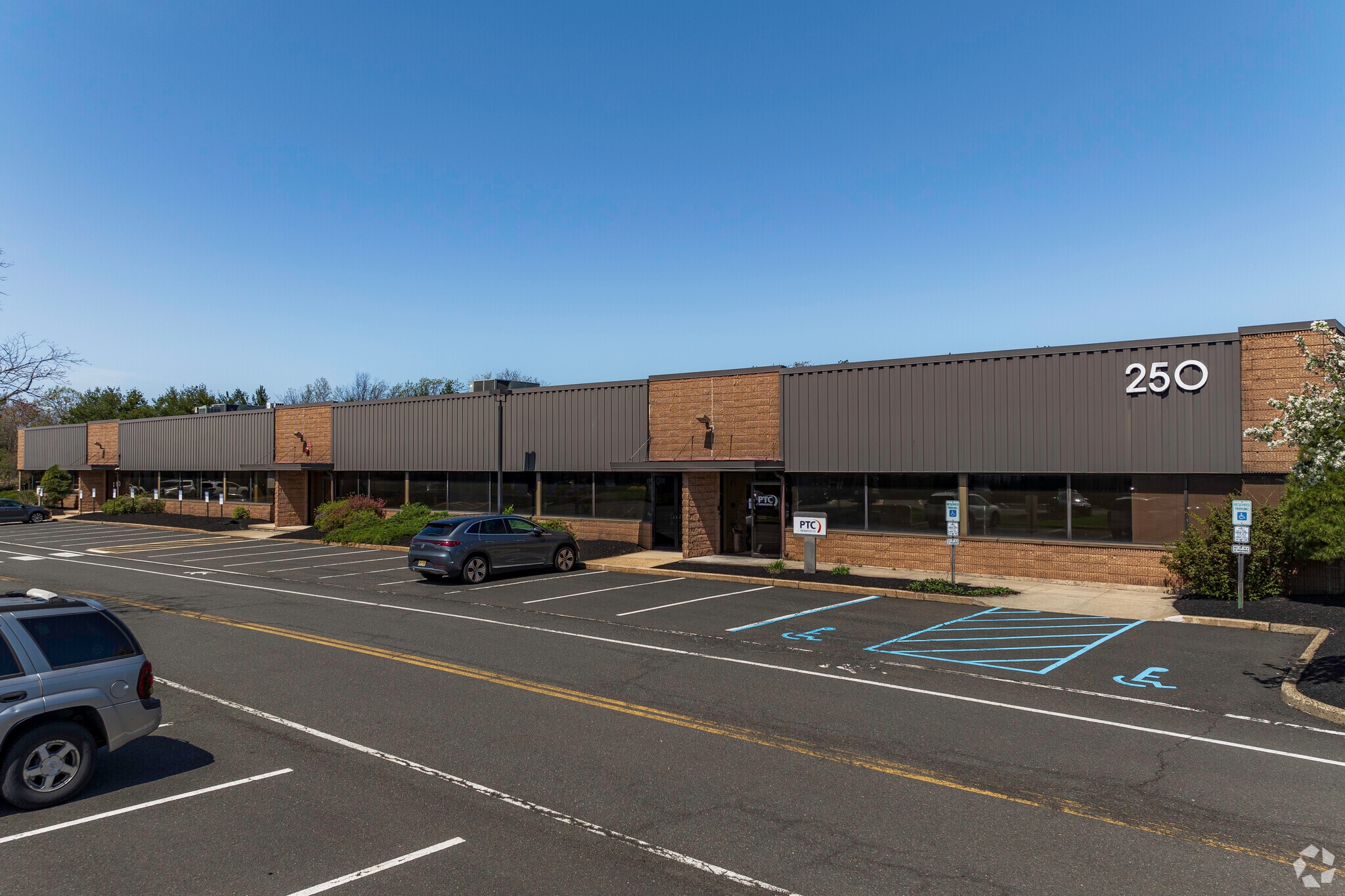 250 Corporate Ct, South Plainfield, NJ to rent Primary Photo- Image 1 of 10